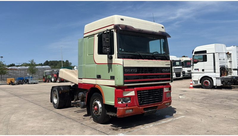 DAF XF 95.430 (EURO 3 / BOITE MANUELLE / MANUAL GEARBOX) - Trekkvogn: bilde 3 DAF XF 95.430 (EURO 3 / BOITE MANUELLE / MANUAL GEARBOX) - Trekkvogn: bilde 3