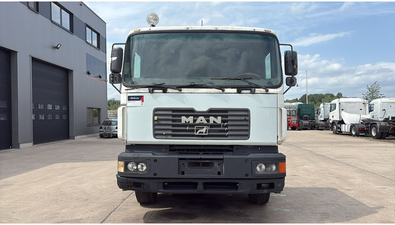 MAN 25.403 (6X2 / 6 CYLINDER / EURO 2 / MANUAL GEARBOX / 8 TYRES) - Trekkvogn: bilde 5 MAN 25.403 (6X2 / 6 CYLINDER / EURO 2 / MANUAL GEARBOX / 8 TYRES) - Trekkvogn: bilde 5