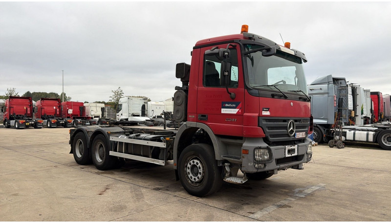 Mercedes-Benz Actros 3341 (EPS / CAMION BELGE !! / SUPS. LAMES / 33 TONNES / 3 PEDALES / MP2 / TRACTEUR ORIGINAL !! / V6 / MP2) - Trekkvogn: bilde 2 Mercedes-Benz Actros 3341 (EPS / CAMION BELGE !! / SUPS. LAMES / 33 TONNES / 3 PEDALES / MP2 / TRACTEUR ORIGINAL !! / V6 / MP2) - Trekkvogn: bilde 2
