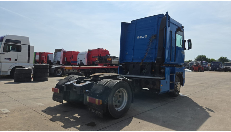 Renault Magnum 430 (POMPE MANUELLE / BOITE MANUELLE / MANUAL PUMP / MANUAL GEARBOX) - Trekkvogn: bilde 5 Renault Magnum 430 (POMPE MANUELLE / BOITE MANUELLE / MANUAL PUMP / MANUAL GEARBOX) - Trekkvogn: bilde 5