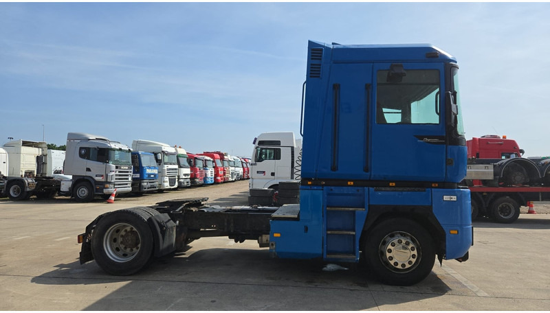 Renault Magnum 430 (POMPE MANUELLE / BOITE MANUELLE / MANUAL PUMP / MANUAL GEARBOX) - Trekkvogn: bilde 4 Renault Magnum 430 (POMPE MANUELLE / BOITE MANUELLE / MANUAL PUMP / MANUAL GEARBOX) - Trekkvogn: bilde 4