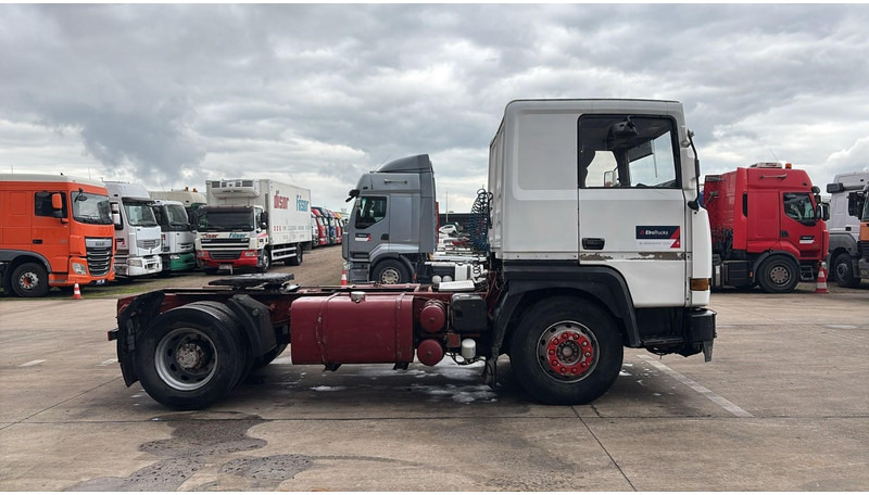 Renault R 385 Major (2 CULASSE / LAMES / GRAND PONT / STEEL SUSP. / MANUAL PUMP / POMPE MANUELLE) - Trekkvogn: bilde 3 Renault R 385 Major (2 CULASSE / LAMES / GRAND PONT / STEEL SUSP. / MANUAL PUMP / POMPE MANUELLE) - Trekkvogn: bilde 3