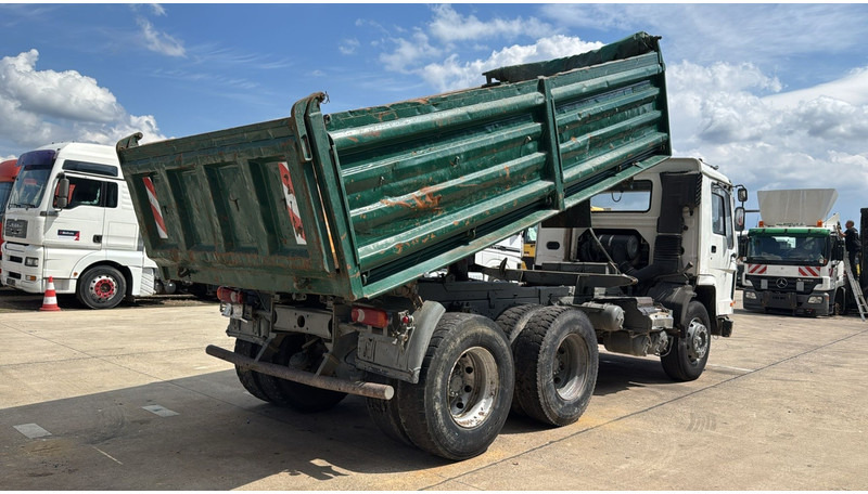 Volvo FL 10 - 280 (LAMES / POMPE MANUELLE / MANUAL PUMP / 6X4 / STEEL SUSP.) - Tippbil: bilde 4 Volvo FL 10 - 280 (LAMES / POMPE MANUELLE / MANUAL PUMP / 6X4 / STEEL SUSP.) - Tippbil: bilde 4
