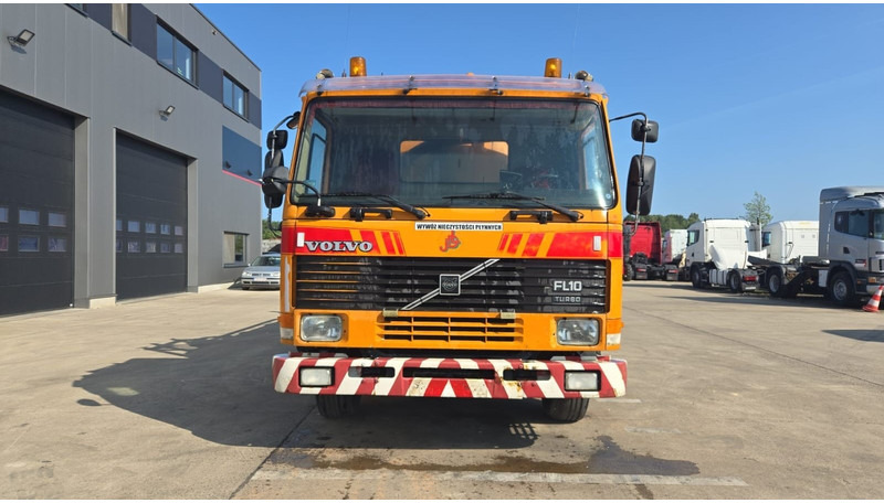 Volvo FL 10 - 320 (10500L + 1500L / 10 TYRES FULL STEEL / HIGH PRESSURE + VACUUM / POMPE MANUELLE / MANUAL PUMP) - Vakuum lastebil: bilde 2 Volvo FL 10 - 320 (10500L + 1500L / 10 TYRES FULL STEEL / HIGH PRESSURE + VACUUM / POMPE MANUELLE / MANUAL PUMP) - Vakuum lastebil: bilde 2