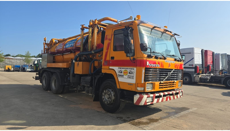 Volvo FL 10 - 320 (10500L + 1500L / 10 TYRES FULL STEEL / HIGH PRESSURE + VACUUM / POMPE MANUELLE / MANUAL PUMP) - Vakuum lastebil: bilde 3 Volvo FL 10 - 320 (10500L + 1500L / 10 TYRES FULL STEEL / HIGH PRESSURE + VACUUM / POMPE MANUELLE / MANUAL PUMP) - Vakuum lastebil: bilde 3
