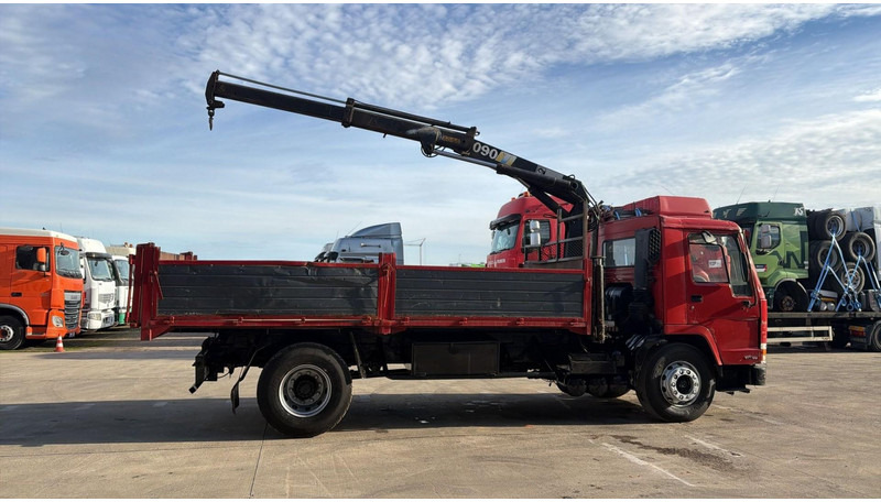 Volvo FL 10 - 320 (MANUAL PUMP / STEEL SUSP. / CRANE / LAMES / POMPE MANUELLE) - Planbil, Kranbil: bilde 4 Volvo FL 10 - 320 (MANUAL PUMP / STEEL SUSP. / CRANE / LAMES / POMPE MANUELLE) - Planbil, Kranbil: bilde 4