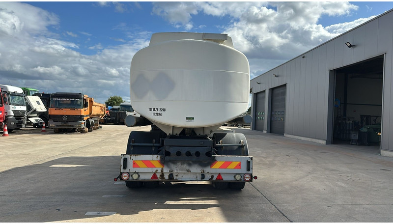 Volvo FL 6-18 (12400 LITERS / 3 COMPARTIMENTS / EURO 2 / STEEL SUSP. / LAMES) - Tankbil: bilde 5 Volvo FL 6-18 (12400 LITERS / 3 COMPARTIMENTS / EURO 2 / STEEL SUSP. / LAMES) - Tankbil: bilde 5