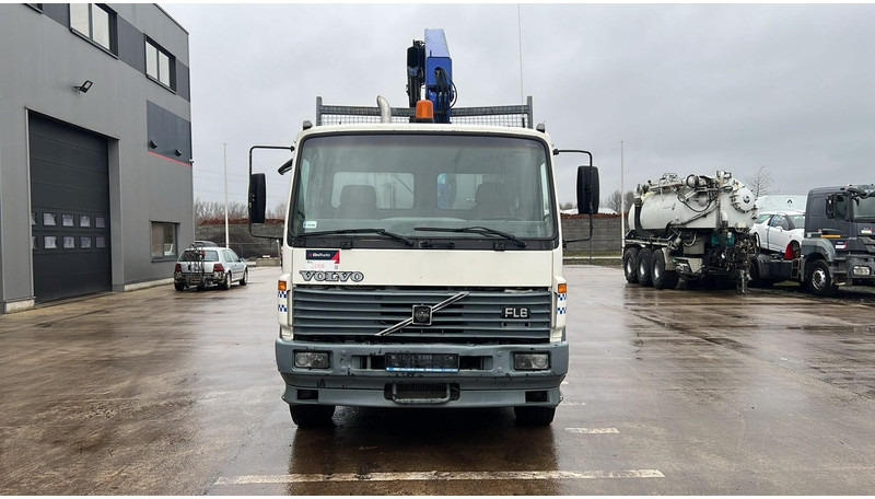 Volvo FL 6 - 19 (10 BOLTS / 10 BOULOTS / MANUAL PUMP / POMPE MANUELLE / GRUE / CRANE / PERFECT CONDITION) - Tippbil, Kranbil: bilde 2 Volvo FL 6 - 19 (10 BOLTS / 10 BOULOTS / MANUAL PUMP / POMPE MANUELLE / GRUE / CRANE / PERFECT CONDITION) - Tippbil, Kranbil: bilde 2