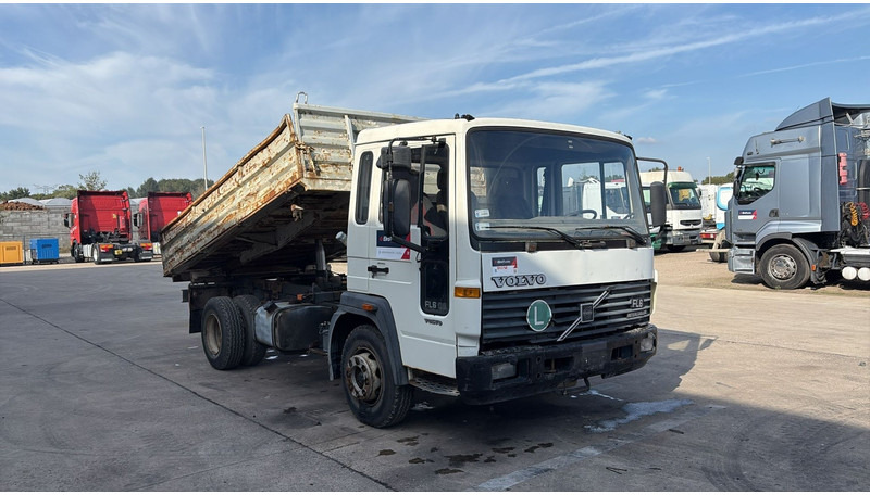 Volvo FL 6 - 8 (MANUAL PUMP / POMPE MANUELLE) - Tippbil: bilde 2 Volvo FL 6 - 8 (MANUAL PUMP / POMPE MANUELLE) - Tippbil: bilde 2