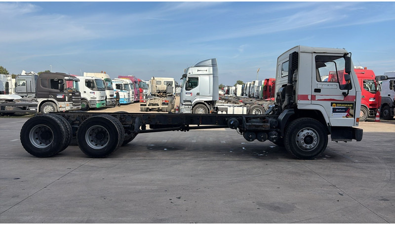 Volvo FL 7 (6X4 / LAMES / POMPE MANUELLE / MANUAL PUMP / STEEL SUSP.) - Chassis lastebil: bilde 4 Volvo FL 7 (6X4 / LAMES / POMPE MANUELLE / MANUAL PUMP / STEEL SUSP.) - Chassis lastebil: bilde 4