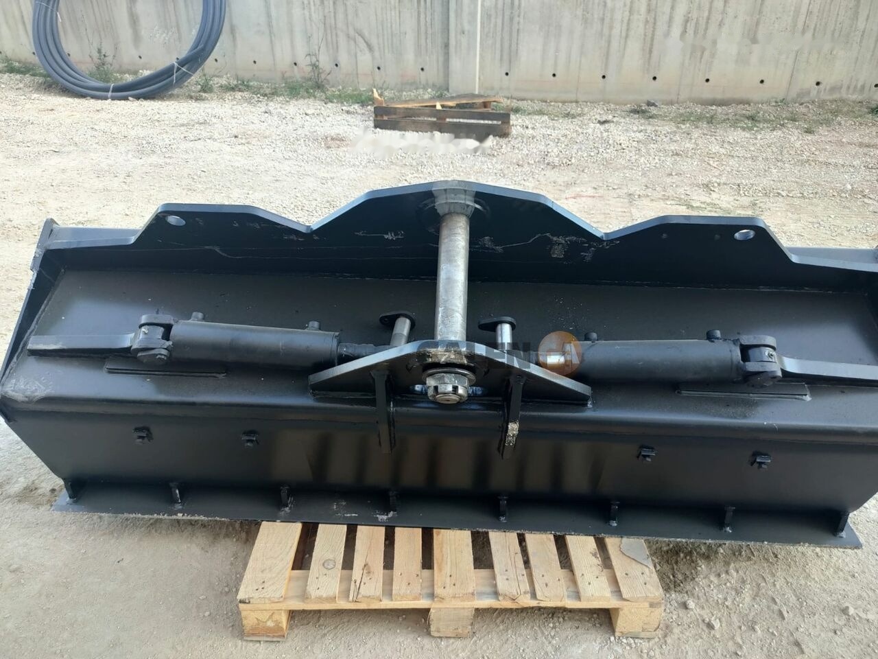 Galen OQ65 Tilt Bucket - Gravemaskinskuffe: bilde 4 Galen OQ65 Tilt Bucket - Gravemaskinskuffe: bilde 4