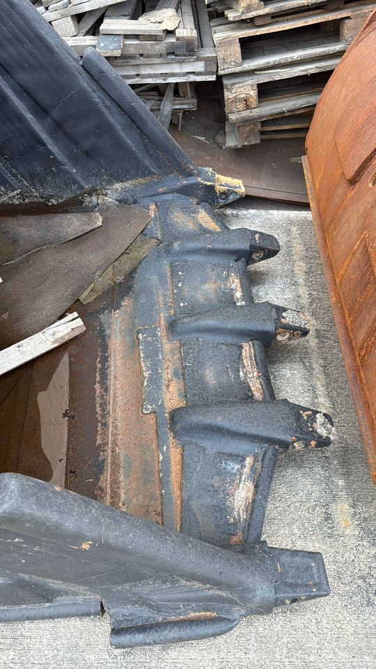 HITACHI ZX520/530 Cheap Second Hand Bucket - Gravemaskinskuffe: bilde 3 HITACHI ZX520/530 Cheap Second Hand Bucket - Gravemaskinskuffe: bilde 3