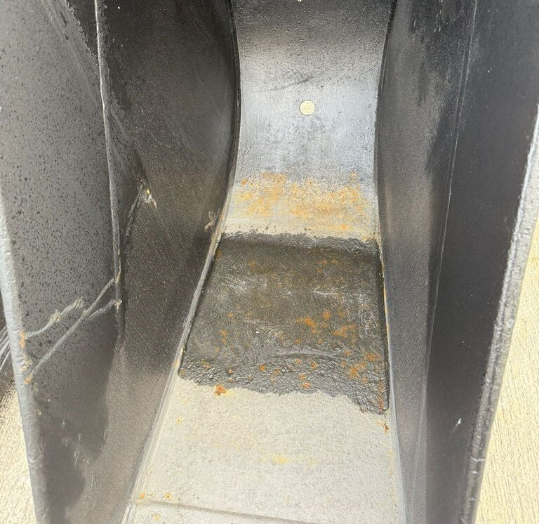 Komatsu PC200 Channel Bucket - Gravemaskinskuffe: bilde 5 Komatsu PC200 Channel Bucket - Gravemaskinskuffe: bilde 5