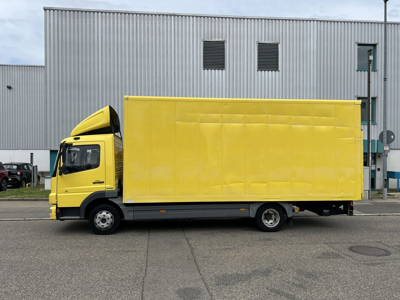 Mercedes-Benz Atego 816L Möbelkoffer 6,15m LBW 3-Sitze Euro-5 - Varebil med skap: bilde 4 Mercedes-Benz Atego 816L Möbelkoffer 6,15m LBW 3-Sitze Euro-5 - Varebil med skap: bilde 4