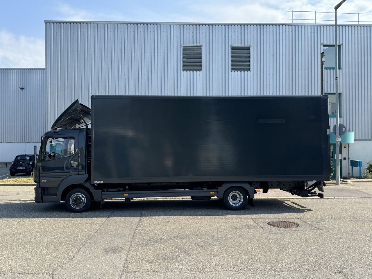 Mercedes-Benz Atego 818L Koffer 7,3m LBW Klima Automatik - Varebil med skap: bilde 4 Mercedes-Benz Atego 818L Koffer 7,3m LBW Klima Automatik - Varebil med skap: bilde 4