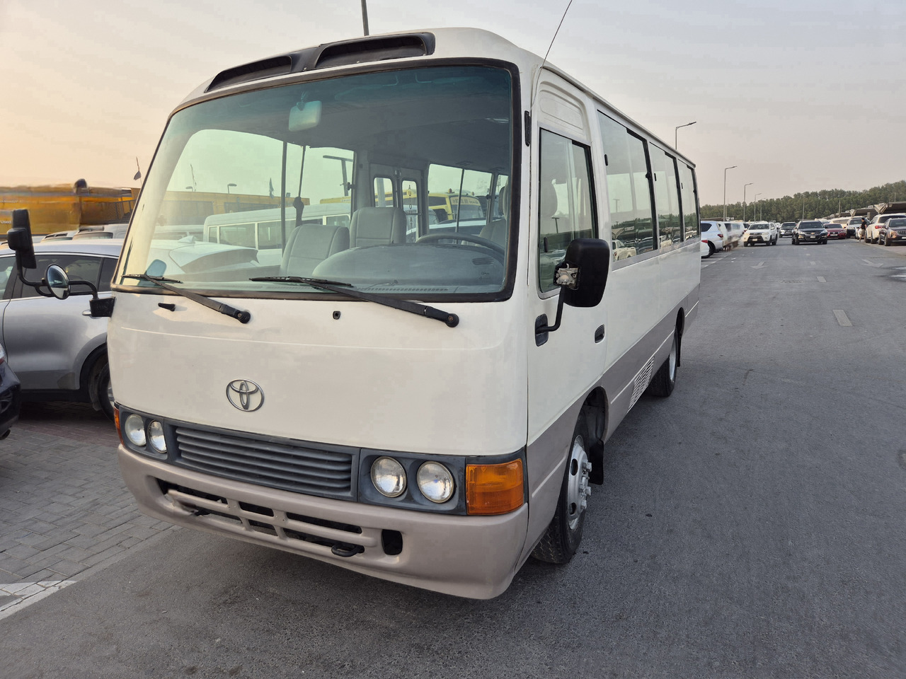 TOYOTA Coaster ... 25 places ...climatisé - Minibuss, Persontransport: bilde 2 TOYOTA Coaster ... 25 places ...climatisé - Minibuss, Persontransport: bilde 2