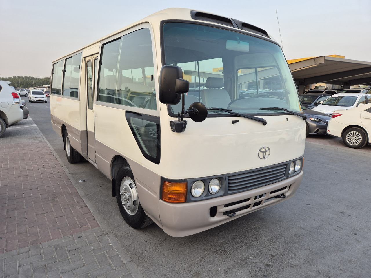 TOYOTA Coaster ... 25 places ...climatisé - Minibuss, Persontransport: bilde 1 TOYOTA Coaster ... 25 places ...climatisé - Minibuss, Persontransport: bilde 1