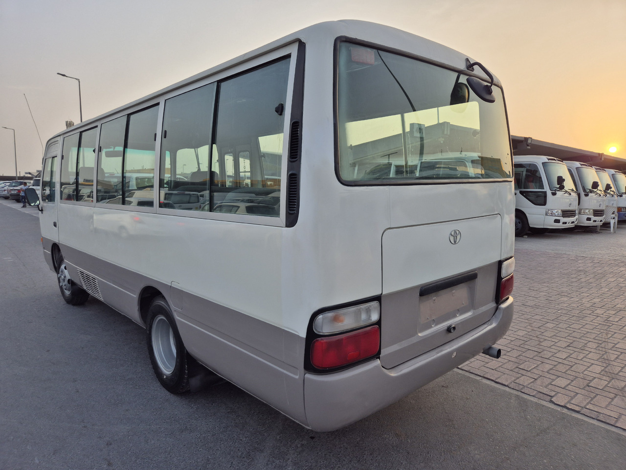TOYOTA Coaster ... 25 places ...climatisé - Minibuss, Persontransport: bilde 3 TOYOTA Coaster ... 25 places ...climatisé - Minibuss, Persontransport: bilde 3