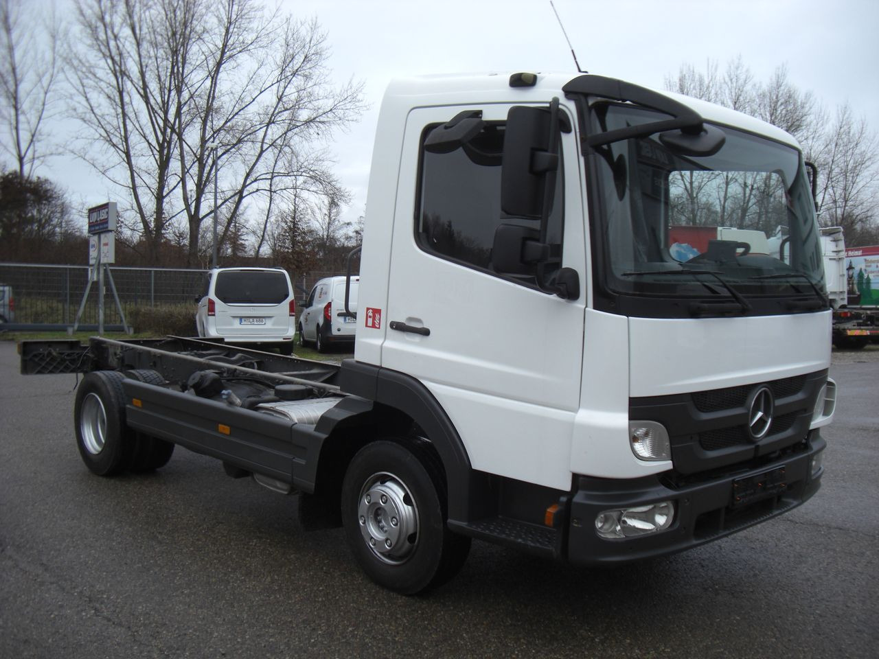 Mercedes-Benz 818 AUTOMATIK / KURZ - Chassis lastebil: bilde 2 Mercedes-Benz 818 AUTOMATIK / KURZ - Chassis lastebil: bilde 2