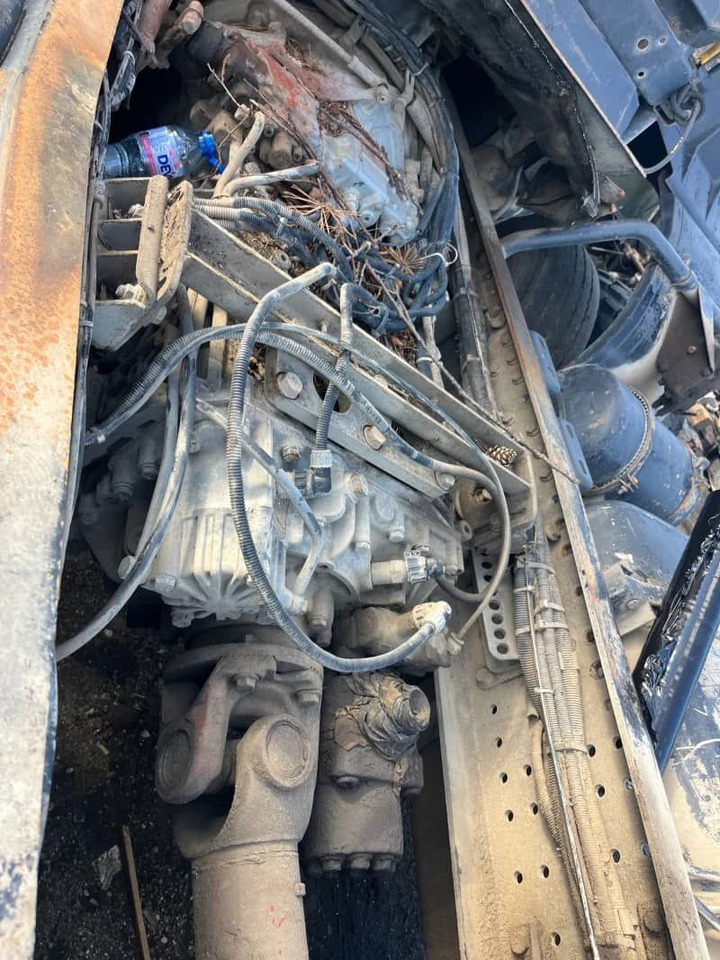 MAN 41.422 Tractor unit - Chassis lastebil: bilde 4 MAN 41.422 Tractor unit - Chassis lastebil: bilde 4