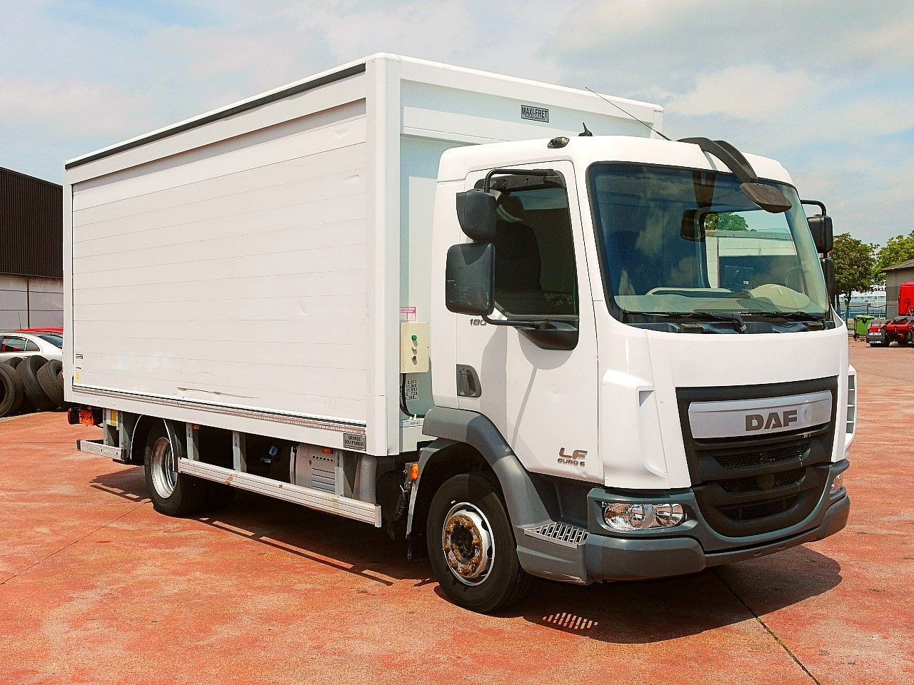 DAF LF 180 12 GETRANKENWAGEN LBW LUFT - Distribusjon av drikkevarer lastebil: bilde 2 DAF LF 180 12 GETRANKENWAGEN LBW LUFT - Distribusjon av drikkevarer lastebil: bilde 2