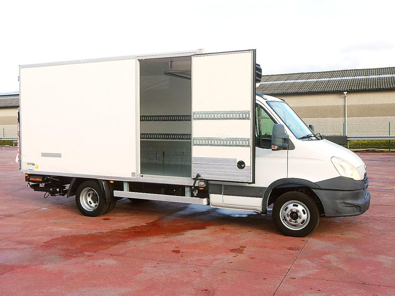 Iveco 35C13 DAILY KUHLKOFFER 4m CARRIER XARIOS 500 LBW - Kjølebil: bilde 4 Iveco 35C13 DAILY KUHLKOFFER 4m CARRIER XARIOS 500 LBW - Kjølebil: bilde 4