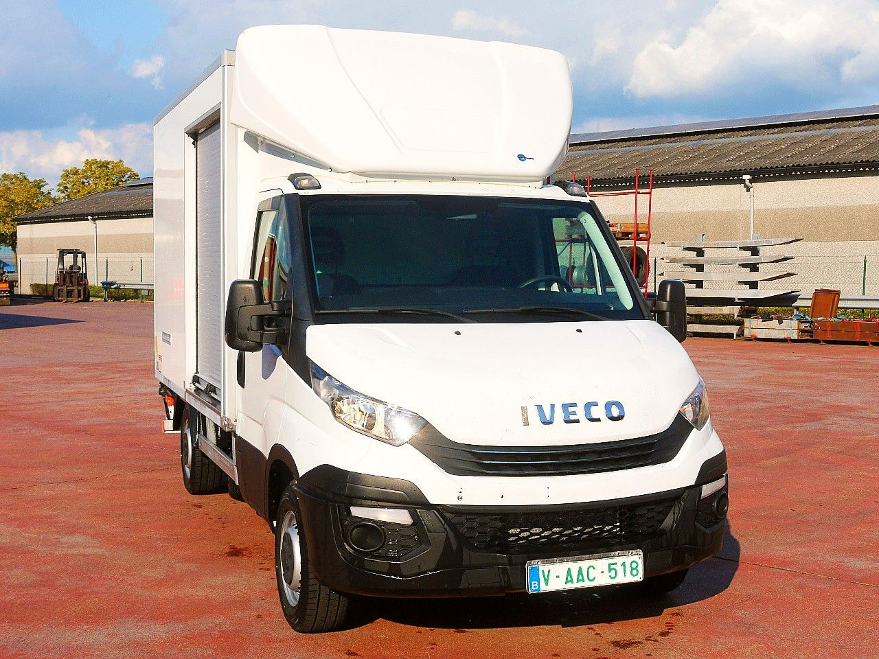 Iveco 35S14 DAILY ISOTHERMKOFFER LADEBORDWAND luft fed - Kjølebil: bilde 1 Iveco 35S14 DAILY ISOTHERMKOFFER LADEBORDWAND luft fed - Kjølebil: bilde 1