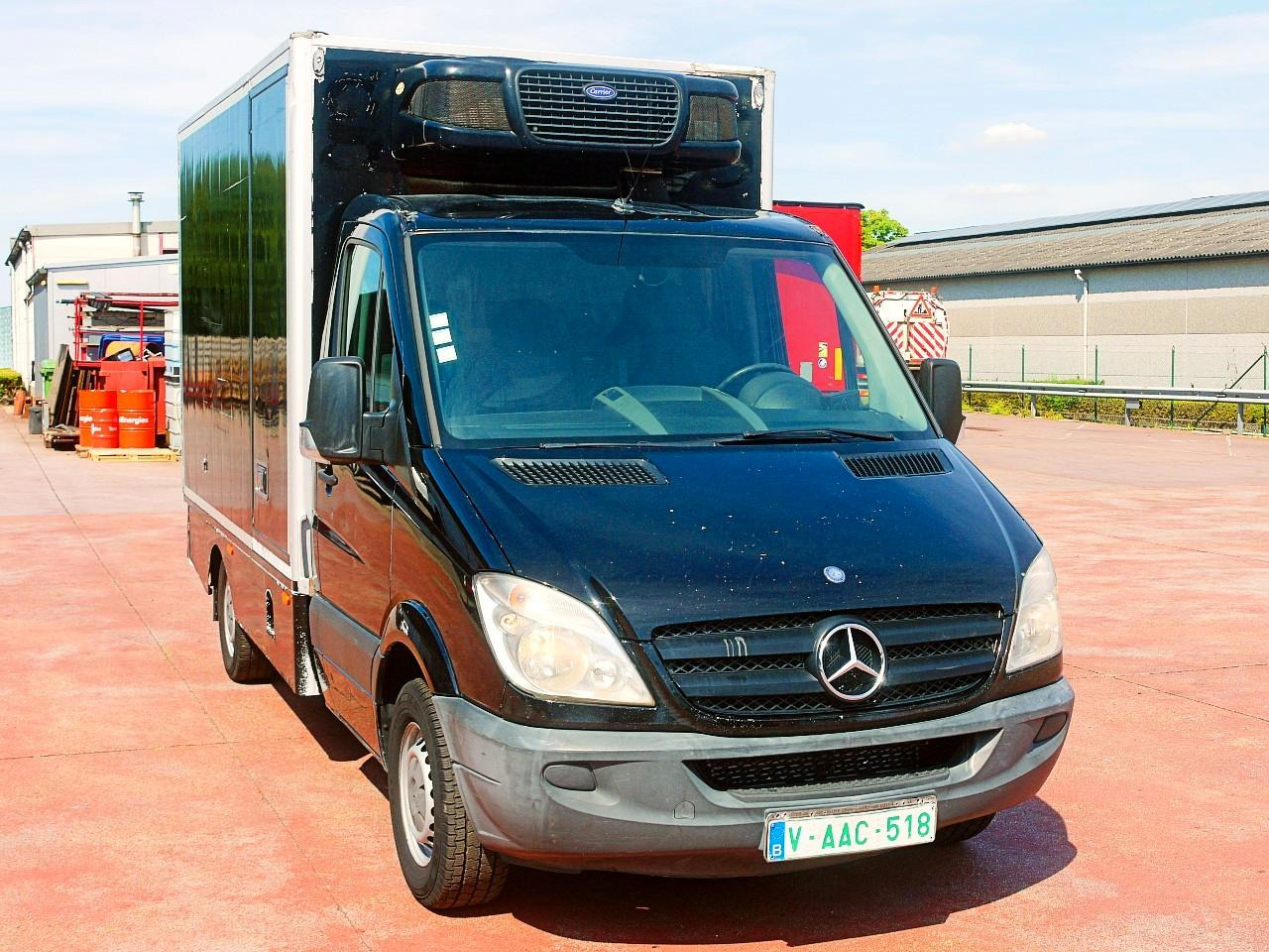 Mercedes-Benz 319 SPRINTER V6 KUHLKOFFER CARRIER PULSOR 600 MT - Kjølebil: bilde 1 Mercedes-Benz 319 SPRINTER V6 KUHLKOFFER CARRIER PULSOR 600 MT - Kjølebil: bilde 1