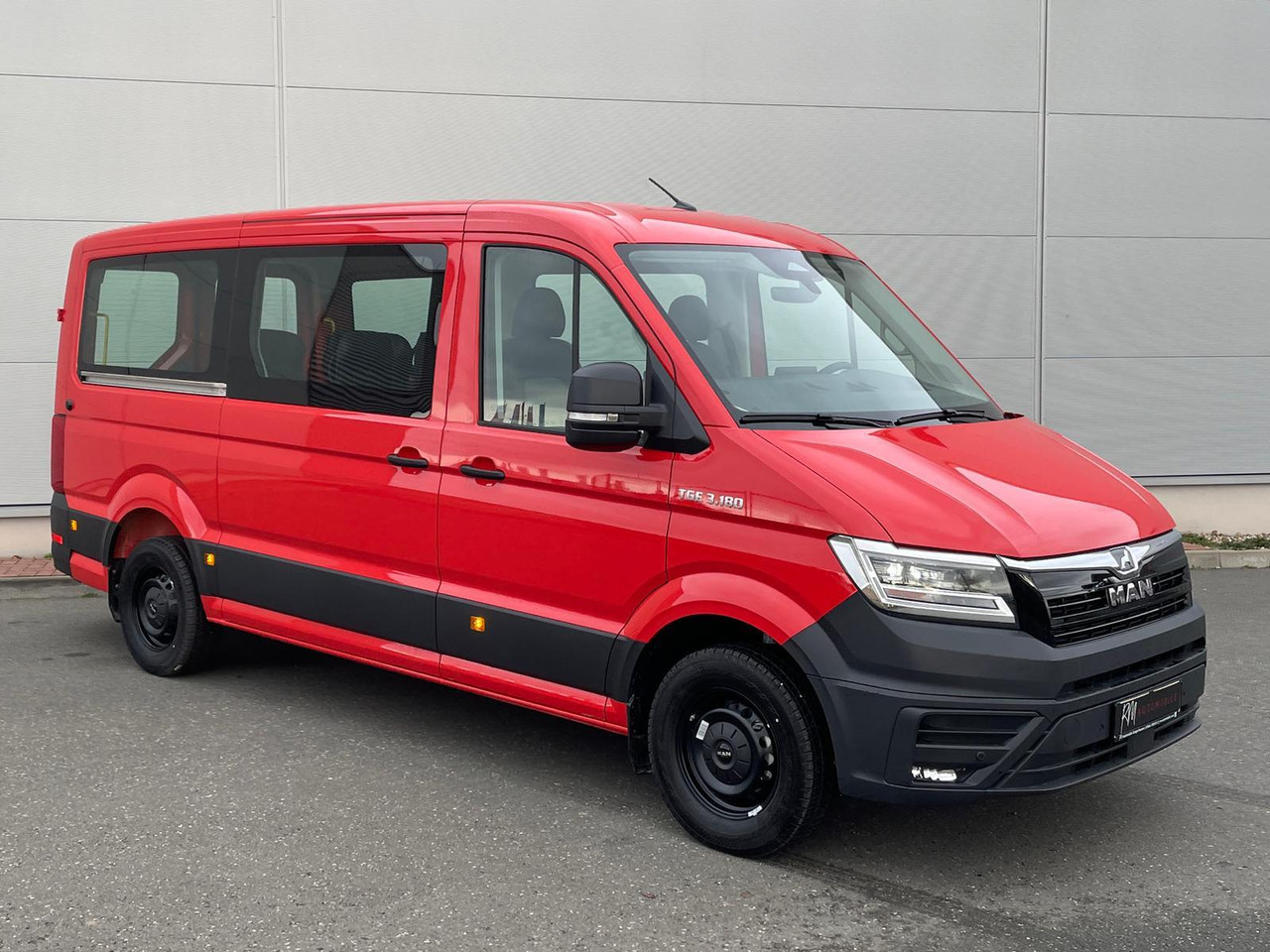 MAN TGE 3.180 Kombi L3H2 FEUERWEHR AHK DAB SITZH PDC - Minibuss, Persontransport: bilde 2 MAN TGE 3.180 Kombi L3H2 FEUERWEHR AHK DAB SITZH PDC - Minibuss, Persontransport: bilde 2