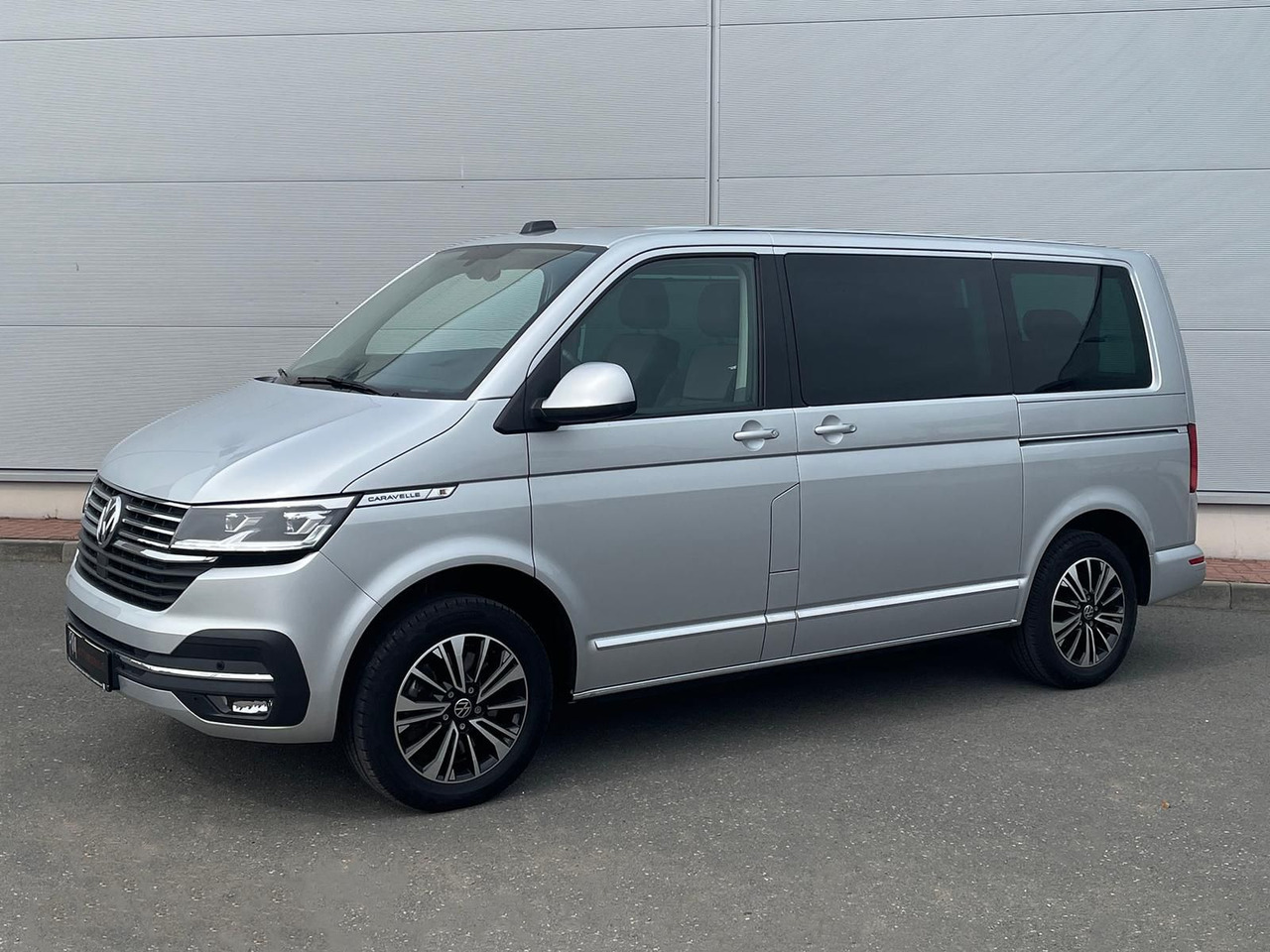 Volkswagen T6.1 Caravelle Highline STANDHZ NAVI LEDER PDC - Persontransport: bilde 1 Volkswagen T6.1 Caravelle Highline STANDHZ NAVI LEDER PDC - Persontransport: bilde 1