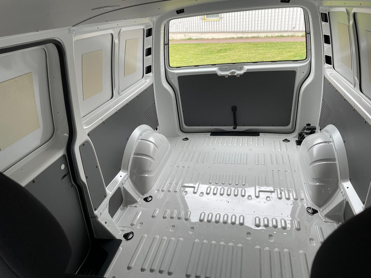 Ny Kassebil Volkswagen T6.1 Transporter Kasten lang 4M MFL LED TEMPOMAT: bilde 22