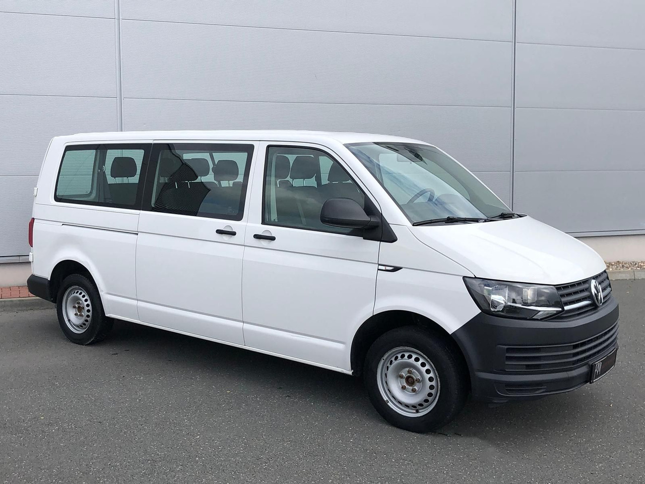 Volkswagen T6 Transporter 2.0 TDI Kombi lang 9-SITZE TEMP - Personenbil: bilde 2 Volkswagen T6 Transporter 2.0 TDI Kombi lang 9-SITZE TEMP - Personenbil: bilde 2