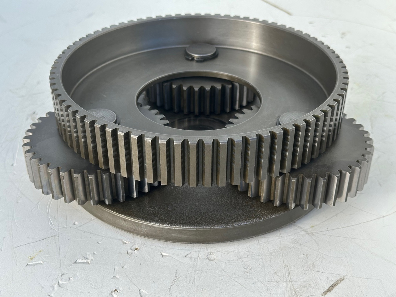 LIEBHERR Original Planetenträger ID-Nr.944171103 mit Planetenräder ID-Nr.944110603-ID-Nr.90201469 mit Lamellenträger ID-Nr.944112103. A900C,A944B,E942,LOS942,LOS944,P942,P944,R942,R944,R944B. #HRV# - Svingmotor for Gravemaskin: bilde 2 LIEBHERR Original Planetenträger ID-Nr.944171103 mit Planetenräder ID-Nr.944110603-ID-Nr.90201469 mit Lamellenträger ID-Nr.944112103. A900C,A944B,E942,LOS942,LOS944,P942,P944,R942,R944,R944B. #HRV# - Svingmotor for Gravemaskin: bilde 2