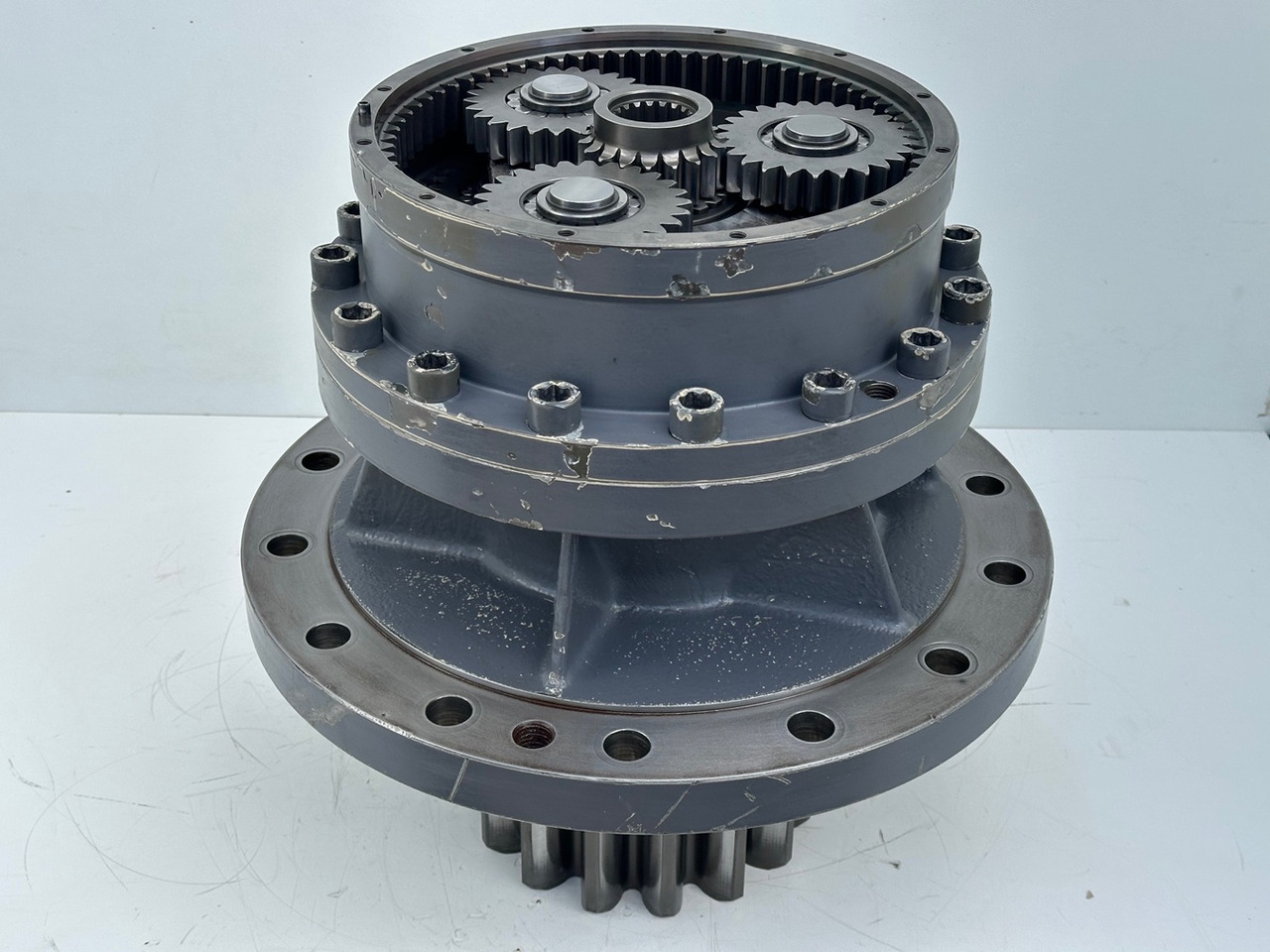 LIEBHERR Original Schwenkantrieb Typ:GFB2160 mit ID-Nr.11657357 – ID-Nr.12204229 – ID-Nr.12947309. R920 S-1545, R920-1545, R922LC-1442, R922 LC-1443, R924 LC-1444, R924 LC-1445. #11657357.04.10# - Svingmotor for Beltegraver: bilde 3 LIEBHERR Original Schwenkantrieb Typ:GFB2160 mit ID-Nr.11657357 – ID-Nr.12204229 – ID-Nr.12947309. R920 S-1545, R920-1545, R922LC-1442, R922 LC-1443, R924 LC-1444, R924 LC-1445. #11657357.04.10# - Svingmotor for Beltegraver: bilde 3