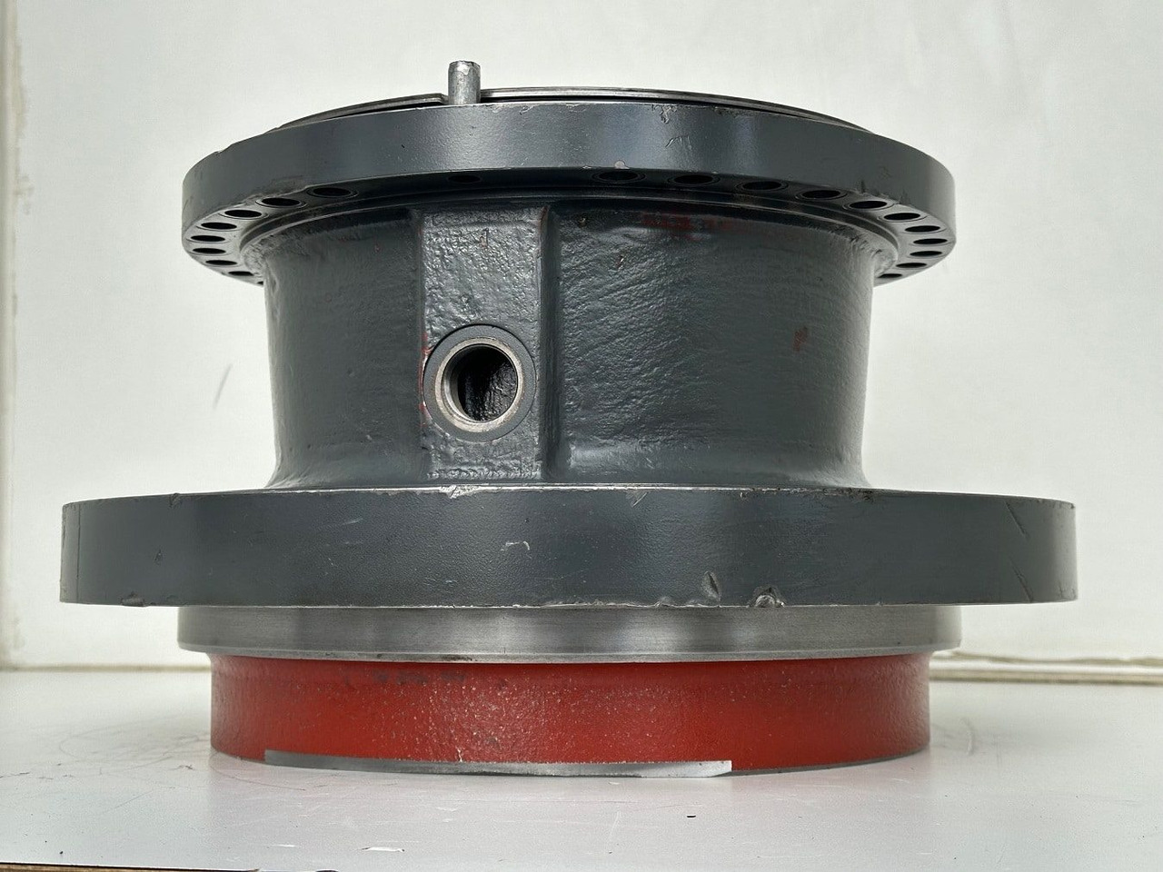 Liebherr Abtriebswellengehäuse ID-Nr.90021076. SAT325A296 - SAT325/294. R934-1550, R936, R938-1650, R940, R945-1866, R946, R950. #90021076.27.10# - Svingmotor for Bygg og anlegg: bilde 2 Liebherr Abtriebswellengehäuse ID-Nr.90021076. SAT325A296 - SAT325/294. R934-1550, R936, R938-1650, R940, R945-1866, R946, R950. #90021076.27.10# - Svingmotor for Bygg og anlegg: bilde 2