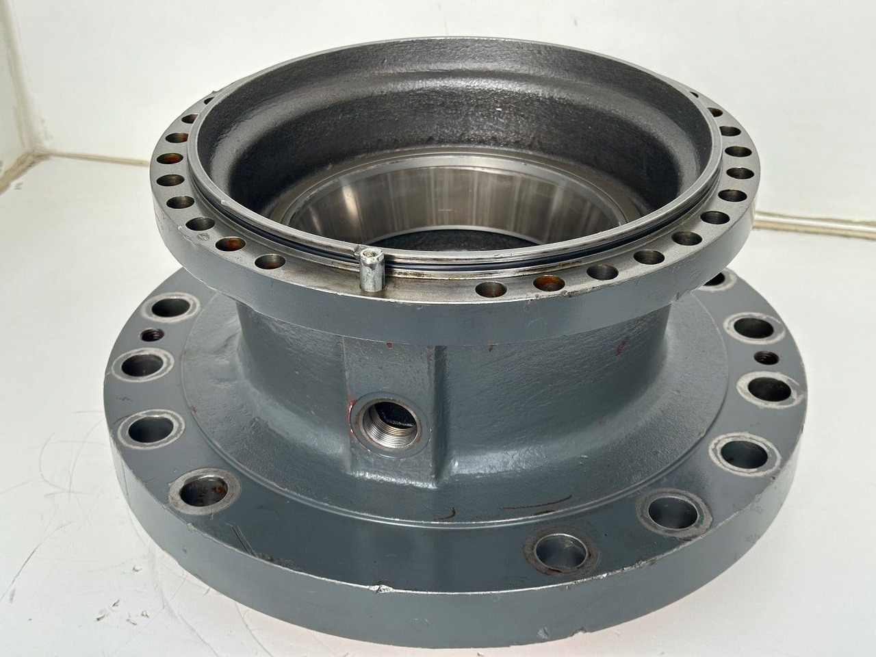 Liebherr Abtriebswellengehäuse ID-Nr.90021076. SAT325A296 - SAT325/294. R934-1550, R936, R938-1650, R940, R945-1866, R946, R950. #90021076.27.10# - Svingmotor for Bygg og anlegg: bilde 3 Liebherr Abtriebswellengehäuse ID-Nr.90021076. SAT325A296 - SAT325/294. R934-1550, R936, R938-1650, R940, R945-1866, R946, R950. #90021076.27.10# - Svingmotor for Bygg og anlegg: bilde 3