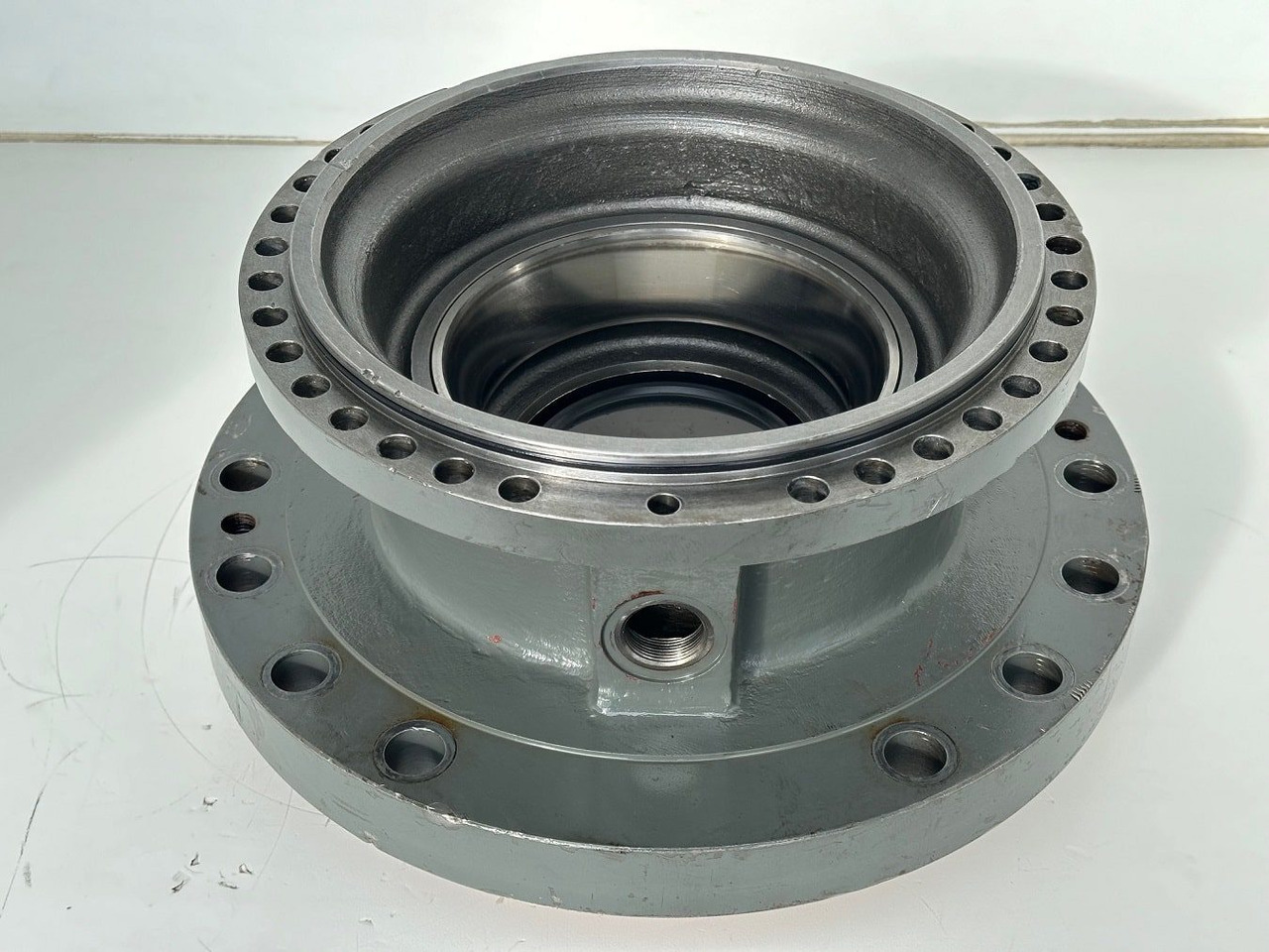 Liebherr Abtriebswellengehäuse ID-Nr.90208566 - Liebherr Kegelrollenlager ID-Nr.761001903. LH40, LH50, R926, R928, R930. #90208566.01342# - Svingmotor for Bygg og anlegg: bilde 3 Liebherr Abtriebswellengehäuse ID-Nr.90208566 - Liebherr Kegelrollenlager ID-Nr.761001903. LH40, LH50, R926, R928, R930. #90208566.01342# - Svingmotor for Bygg og anlegg: bilde 3