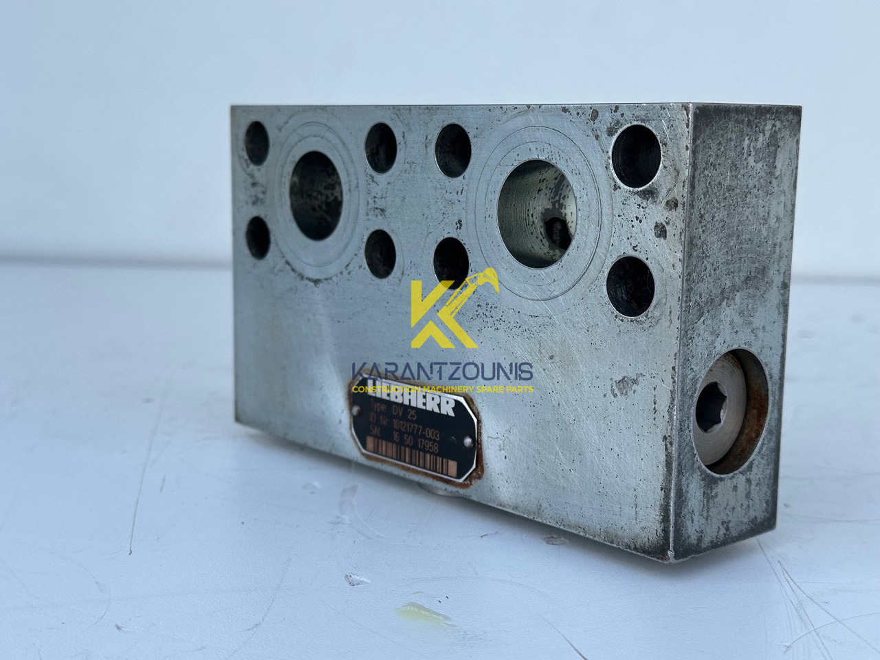 Liebherr Dämpfungsventil ID-Nr.10121777. P924 COMP, P926, R926, R916, R922, R924 COMP, R924, R926 COMP, R926, R930, R936, R946, R950 T, R960 T. #10121777.43199# - Svingmotor for Bygg og anlegg: bilde 1 Liebherr Dämpfungsventil ID-Nr.10121777. P924 COMP, P926, R926, R916, R922, R924 COMP, R924, R926 COMP, R926, R930, R936, R946, R950 T, R960 T. #10121777.43199# - Svingmotor for Bygg og anlegg: bilde 1