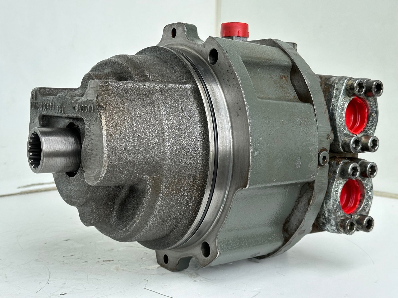 Liebherr Hydraulikeinbaumotor CMVE O 108. ID-Nr.10118562 - ID-Nr.10132610 - ID-Nr.10129048. LOS1916, LOS916, LOS926, R906, R916, R918, R920, R922, R924, R926COMP, R926, R936. #28313# - Hydraulisk motor for Bygg og anlegg: bilde 2 Liebherr Hydraulikeinbaumotor CMVE O 108. ID-Nr.10118562 - ID-Nr.10132610 - ID-Nr.10129048. LOS1916, LOS916, LOS926, R906, R916, R918, R920, R922, R924, R926COMP, R926, R936. #28313# - Hydraulisk motor for Bygg og anlegg: bilde 2