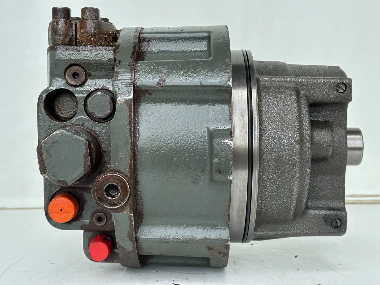 Liebherr Hydraulikeinbaumotor CMVE O 108. ID-Nr.10118562 - ID-Nr.10132610 - ID-Nr.10129048. LOS1916, LOS916, LOS926, R906, R916, R918, R920, R922, R924, R926COMP, R926, R936. #28314# - Hydraulisk motor for Bygg og anlegg: bilde 3 Liebherr Hydraulikeinbaumotor CMVE O 108. ID-Nr.10118562 - ID-Nr.10132610 - ID-Nr.10129048. LOS1916, LOS916, LOS926, R906, R916, R918, R920, R922, R924, R926COMP, R926, R936. #28314# - Hydraulisk motor for Bygg og anlegg: bilde 3