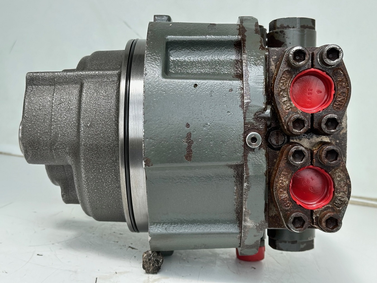 Liebherr Hydraulikeinbaumotor CMVE O 108. ID-Nr.10118562 - ID-Nr.10132610 - ID-Nr.10129048. LOS1916, LOS916, LOS926, R906, R916, R918, R920, R922, R924, R926COMP, R926, R936. #28314# - Hydraulisk motor for Bygg og anlegg: bilde 5 Liebherr Hydraulikeinbaumotor CMVE O 108. ID-Nr.10118562 - ID-Nr.10132610 - ID-Nr.10129048. LOS1916, LOS916, LOS926, R906, R916, R918, R920, R922, R924, R926COMP, R926, R936. #28314# - Hydraulisk motor for Bygg og anlegg: bilde 5