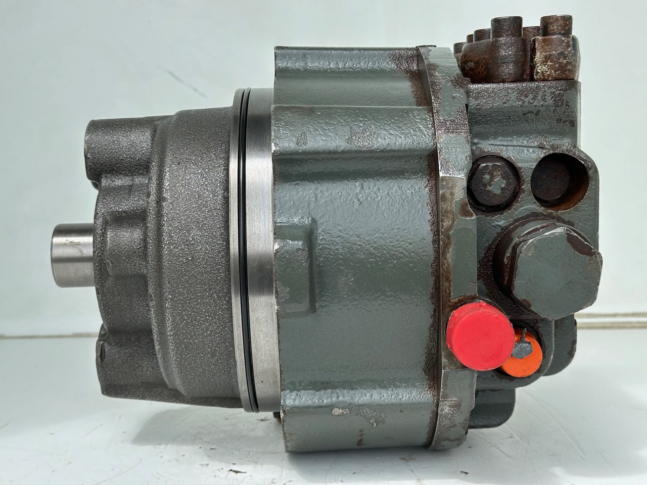 Liebherr Hydraulikeinbaumotor CMVE O 108. ID-Nr.10118562 - ID-Nr.10132610 - ID-Nr.10129048. LOS1916, LOS916, LOS926, R906, R916, R918, R920, R922, R924, R926COMP, R926, R936. #28314# - Hydraulisk motor for Bygg og anlegg: bilde 4 Liebherr Hydraulikeinbaumotor CMVE O 108. ID-Nr.10118562 - ID-Nr.10132610 - ID-Nr.10129048. LOS1916, LOS916, LOS926, R906, R916, R918, R920, R922, R924, R926COMP, R926, R936. #28314# - Hydraulisk motor for Bygg og anlegg: bilde 4