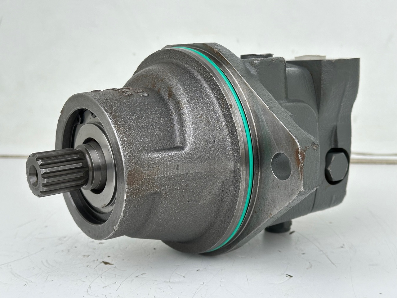 Liebherr Hydraulikeinbaumotor FMF045, ID-Nr.10132702. A924, LH30C, LH30M, LH35M, LH35MT, LH40C, LH40CP, LH40M, LH40MP, LH50CHR, LH50M, LH50MHR, LH50MT. #23.12.01063# - Hydraulisk motor for Bygg og anlegg: bilde 1 Liebherr Hydraulikeinbaumotor FMF045, ID-Nr.10132702. A924, LH30C, LH30M, LH35M, LH35MT, LH40C, LH40CP, LH40M, LH40MP, LH50CHR, LH50M, LH50MHR, LH50MT. #23.12.01063# - Hydraulisk motor for Bygg og anlegg: bilde 1