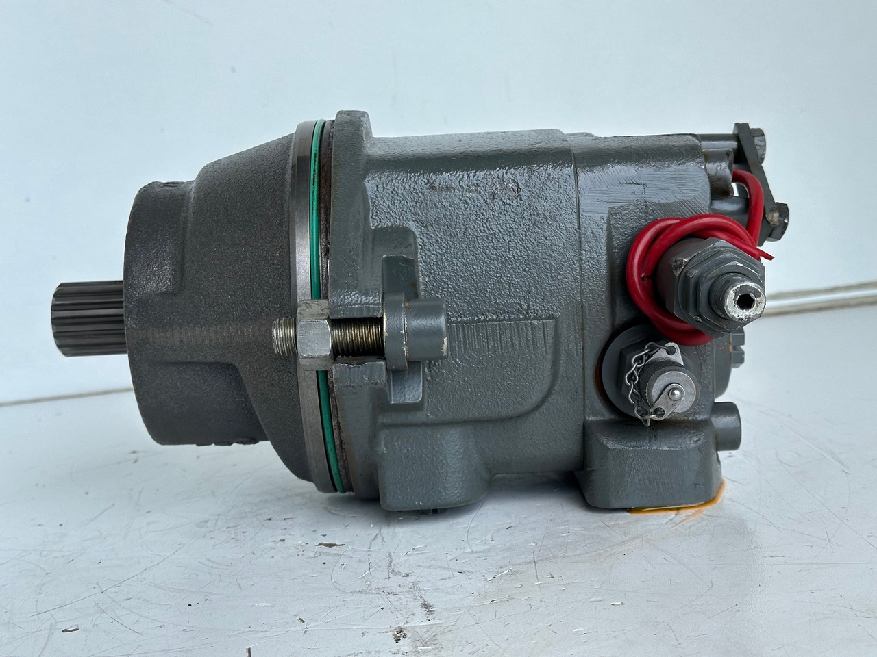 Liebherr Hydraulikeinbaumotor Typ:FMF058, ID-Nr.10122576 - ID-Nr.10145827 - ID-Nr.11371069. LOS1906, P924 COMP , R906, R906 PROTO, R916, R922, R924, R924 COMP, R926 COMP, R926 K LC. #39780# - Hydraulisk motor for Gravemaskin: bilde 4 Liebherr Hydraulikeinbaumotor Typ:FMF058, ID-Nr.10122576 - ID-Nr.10145827 - ID-Nr.11371069. LOS1906, P924 COMP , R906, R906 PROTO, R916, R922, R924, R924 COMP, R926 COMP, R926 K LC. #39780# - Hydraulisk motor for Gravemaskin: bilde 4