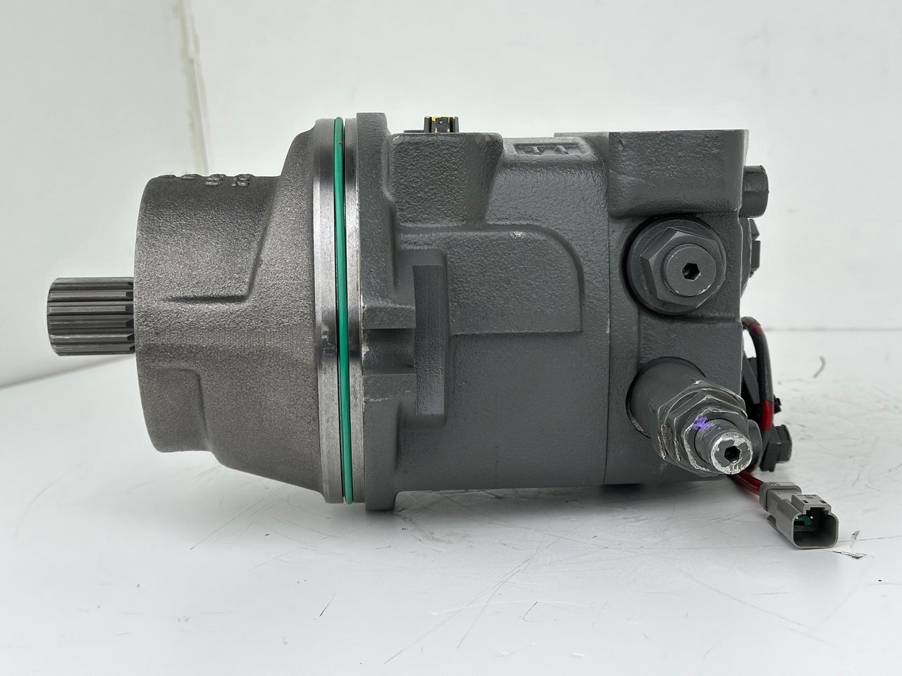 Liebherr Hydraulikeinbaumotor Typ:FMF058. ID-Nr.12483261. SAT275/266. R926 K-LC-1565, R926 K-LC-1827, R930 T-1980. #12483261.00573# - Hydraulisk motor for Beltegraver: bilde 5 Liebherr Hydraulikeinbaumotor Typ:FMF058. ID-Nr.12483261. SAT275/266. R926 K-LC-1565, R926 K-LC-1827, R930 T-1980. #12483261.00573# - Hydraulisk motor for Beltegraver: bilde 5