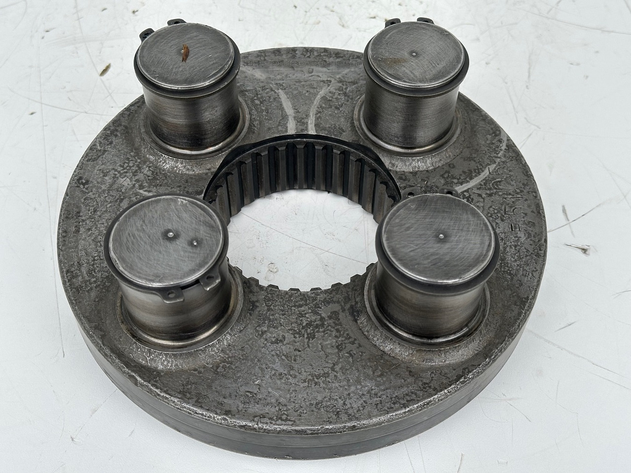 Liebherr Planetenträger ID-Nr.944306303 - ID-Nr.9443063. A924, A934, LH30, LH35, R906, R916, R922, R924, R926, R932, R934, R944. #944306303.E5.058# - Svingmotor for Bygg og anlegg: bilde 2 Liebherr Planetenträger ID-Nr.944306303 - ID-Nr.9443063. A924, A934, LH30, LH35, R906, R916, R922, R924, R926, R932, R934, R944. #944306303.E5.058# - Svingmotor for Bygg og anlegg: bilde 2