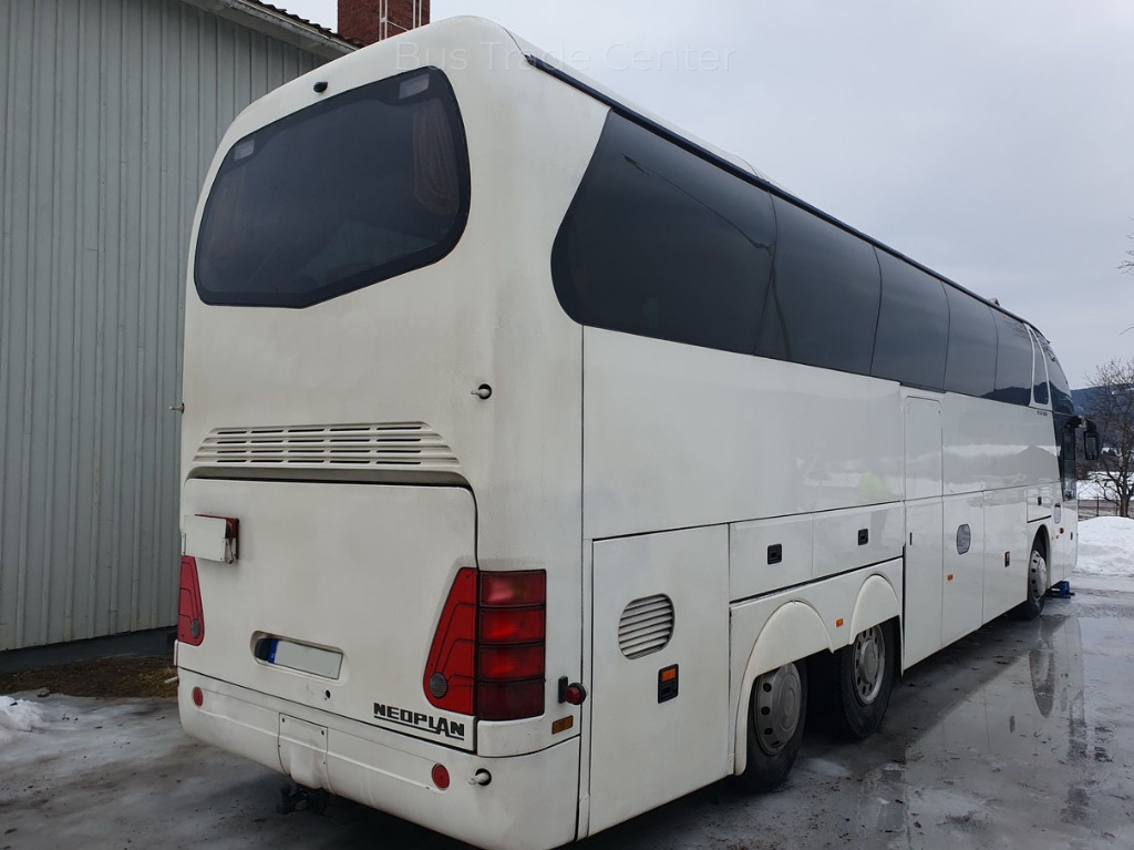 NEOPLAN STARLINER N516/3 SHDH - Turistbuss: bilde 2 NEOPLAN STARLINER N516/3 SHDH - Turistbuss: bilde 2
