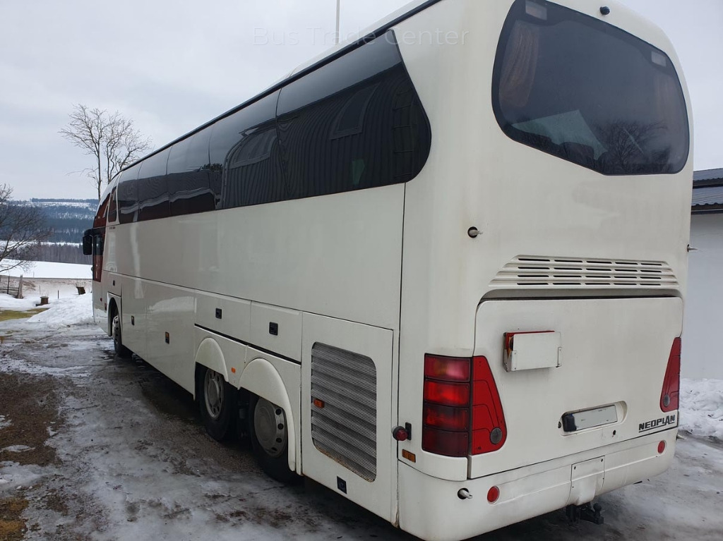 NEOPLAN STARLINER N516/3 SHDH - Turistbuss: bilde 3 NEOPLAN STARLINER N516/3 SHDH - Turistbuss: bilde 3