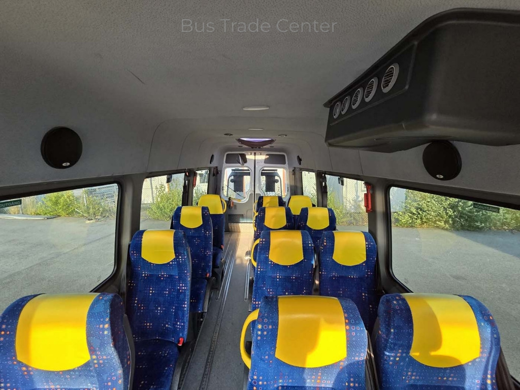 VOLKSWAGEN Crafter 50 LR // 2 units with lift - Minibuss, Persontransport: bilde 3 VOLKSWAGEN Crafter 50 LR // 2 units with lift - Minibuss, Persontransport: bilde 3