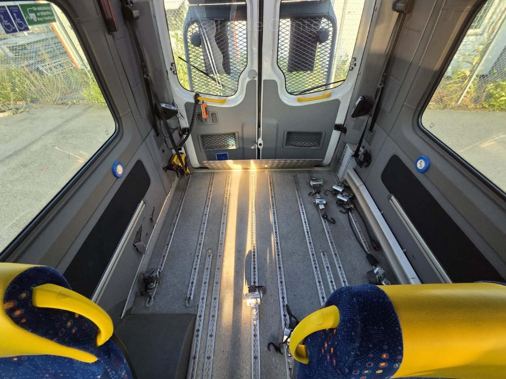 VOLKSWAGEN Crafter 50 LR // 2 units with lift - Minibuss, Persontransport: bilde 4 VOLKSWAGEN Crafter 50 LR // 2 units with lift - Minibuss, Persontransport: bilde 4